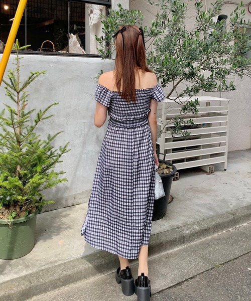 Teem Store(チームストア)の「ギンガムチェック フリル オフショルダーロングワンピース(ワンピース・レディース・ブラック・F)」の10枚目の写真