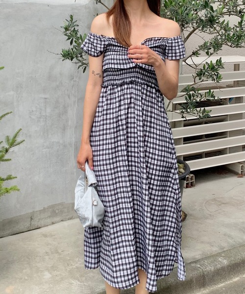 Teem Store(チームストア)の「ギンガムチェック フリル オフショルダーロングワンピース(ワンピース・レディース・ブラック・F)」の11枚目の写真