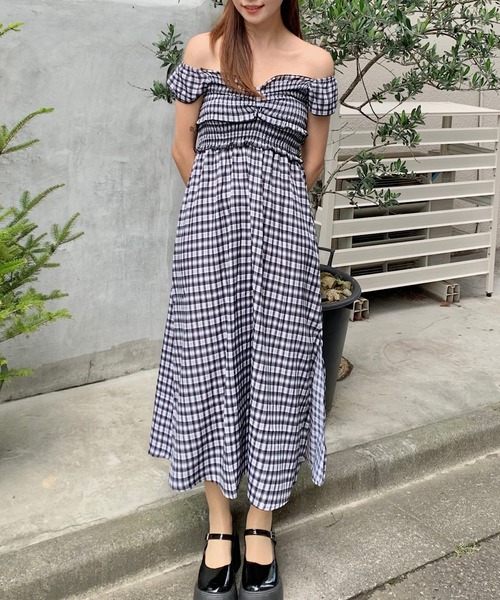 Teem Store(チームストア)の「ギンガムチェック フリル オフショルダーロングワンピース(ワンピース・レディース・ブラック・F)」の13枚目の写真