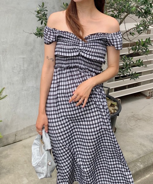 Teem Store(チームストア)の「ギンガムチェック フリル オフショルダーロングワンピース(ワンピース・レディース・ブラック・F)」の14枚目の写真