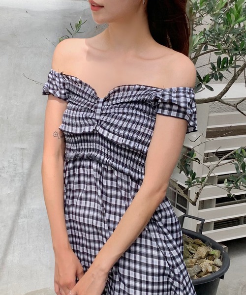 Teem Store(チームストア)の「ギンガムチェック フリル オフショルダーロングワンピース(ワンピース・レディース・ブラック・F)」の15枚目の写真