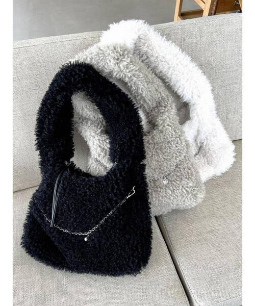 EMODA（エモダ）の「【WEB限定】フェイクファーバルキーバッグ（ハンドバッグ・レディース・ブラック/アイボリー/ミント・FREE）」の7枚目の写真