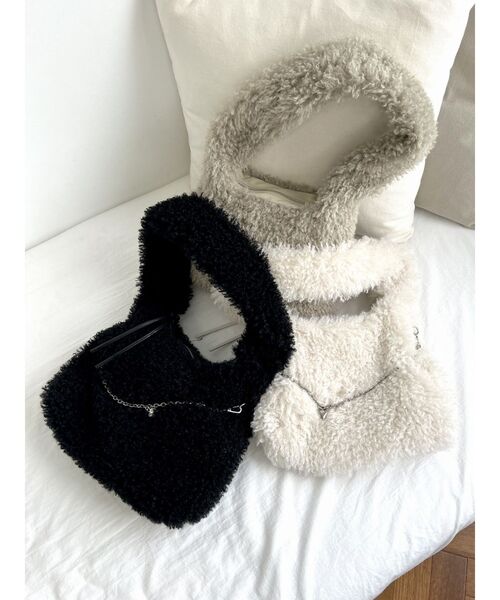 EMODA（エモダ）の「【WEB限定】フェイクファーバルキーバッグ（ハンドバッグ・レディース・ブラック/アイボリー/ミント・FREE）」の9枚目の写真