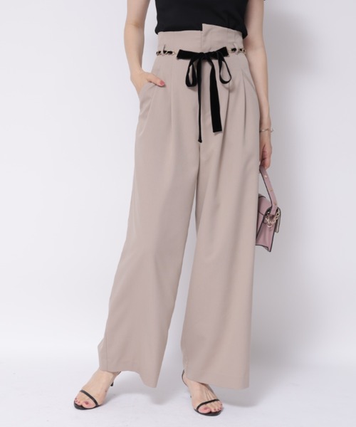 Apuweiser-riche（アプワイザーリッシェ）の「チェーンベルト付タック