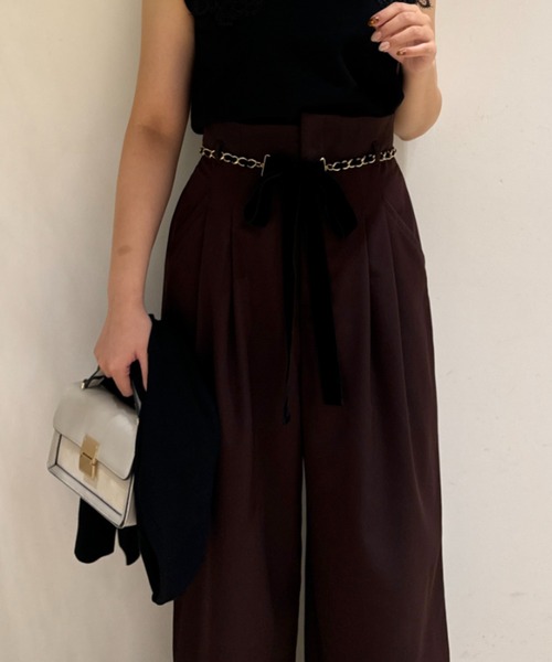 Apuweiser-riche（アプワイザーリッシェ）の「チェーンベルト付タック