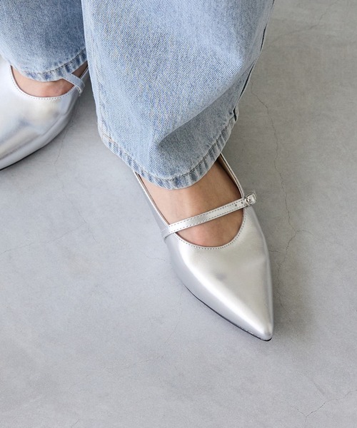 menue(メヌエ)の「2way バブーシュストラップパンプス(パンプス・レディース・アイボリー/シルバー/ブラック・25.0cm/26.0cm/21.5cm/22.0cm/22.5cm/23.5cm/24.5cm/25.5cm/23.0cm/24.0cm)」の19枚目の写真