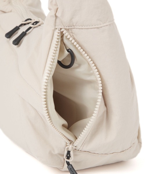 BAYFLOW（ベイフロー）の「中綿ハーフムーンショルダーバッグ（ショルダーバッグ・メンズ・ブラック/ブルー/オフホワイト・FREE）」の10枚目の写真