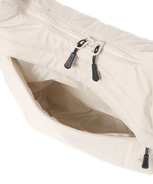 BAYFLOW（ベイフロー）の「中綿ハーフムーンショルダーバッグ（ショルダーバッグ・メンズ・ブラック/ブルー/オフホワイト・FREE）」の11枚目の写真