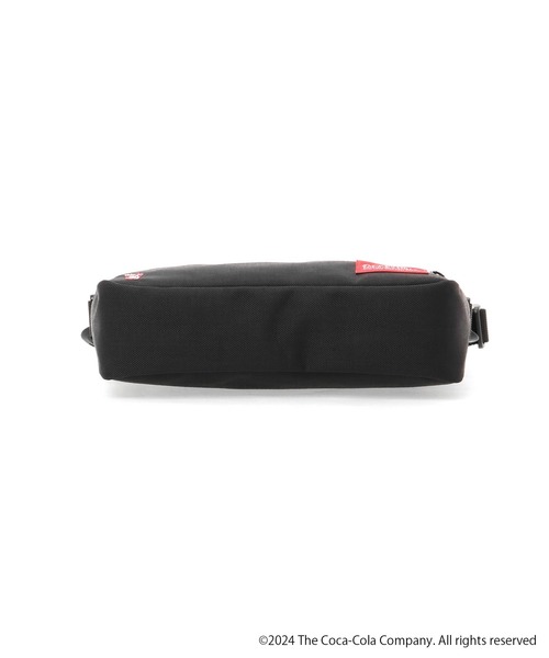 Manhattan Portage（マンハッタンポーテージ）の「Jogger Bag Ver.2 Coca-Cola（ショルダーバッグ・メンズ・ブラック・X-SMALL）」の12枚目の写真