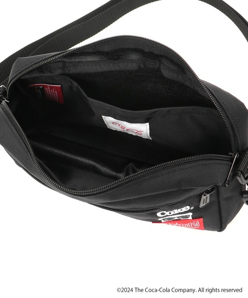 Manhattan Portage（マンハッタンポーテージ）の「Jogger Bag Ver.2 Coca-Cola（ショルダーバッグ・メンズ・ブラック・X-SMALL）」の9枚目の写真