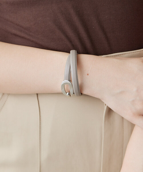 《牛革》レザーバックルブレスレット/チョーカー(ブレスレット)|ear PAPILLONNER(イアパピヨネ) 《牛革》レザーバックルブレスレット/チョーカー(ブレスレット)|ear PAPILLONNER(イアパピヨネ)