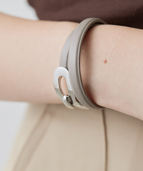 《牛革》レザーバックルブレスレット/チョーカー(ブレスレット)|ear PAPILLONNER(イアパピヨネ) 《牛革》レザーバックルブレスレット/チョーカー(ブレスレット)|ear PAPILLONNER(イアパピヨネ)