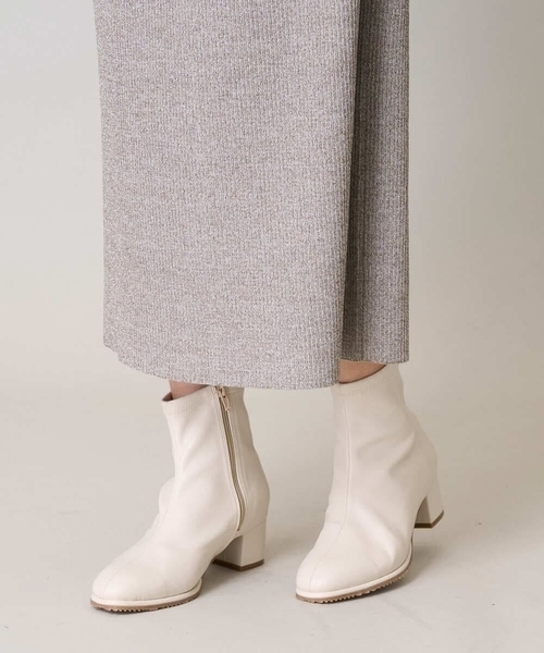 a.v.v（アーヴェヴェ）の「ストレッチブーツ（ブーツ・レディース・アイボリー/ベージュ/ブラック・23.5/24.5/22.5）」の2枚目の写真