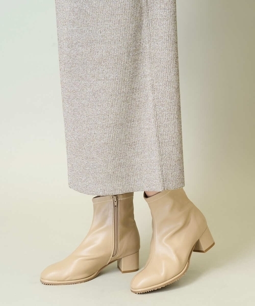 a.v.v（アーヴェヴェ）の「ストレッチブーツ（ブーツ・レディース・アイボリー/ベージュ/ブラック・23.5/24.5/22.5）」の7枚目の写真