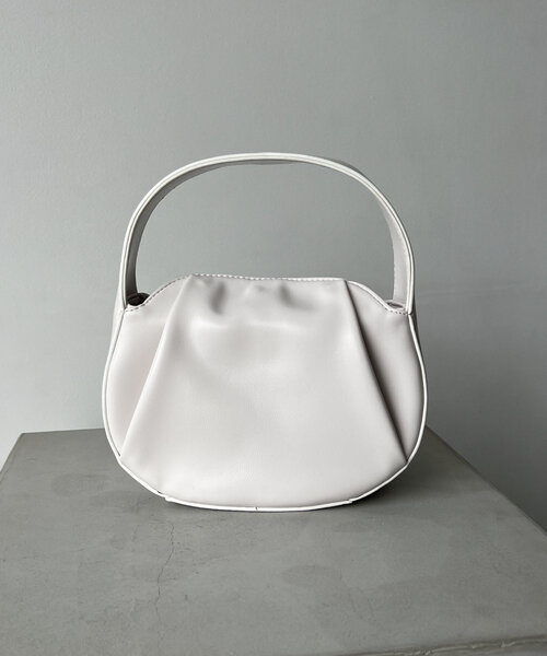 CAPRICIEUX LE'MAGE(カプリシューレマージュ)の「ラウンドタックバッグ(ショルダーバッグ・レディース・ブラック/ブラウン/アイボリー・FREE)」の13枚目の写真