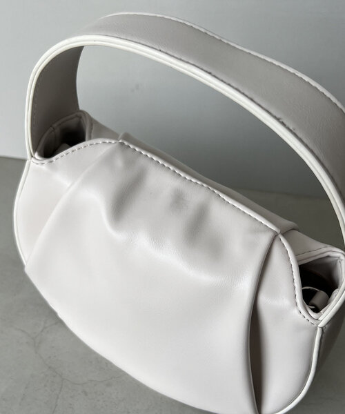 CAPRICIEUX LE'MAGE(カプリシューレマージュ)の「ラウンドタックバッグ(ショルダーバッグ・レディース・ブラック/ブラウン/アイボリー・FREE)」の17枚目の写真