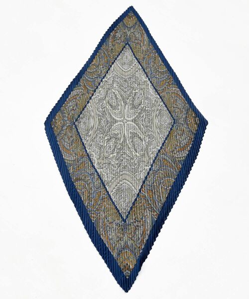 rps（アールピーエス）の「リング付きプリーツスカーフ（バンダナ/スカーフ・レディース・アイボリー/ブラック/ブラック系その他2/ライトベージュ/ホワイト系その他4/ダークグリーン/ブルー/オレンジ系その他/ライトグレー/ベージュ系その他/グリーン/レッド/ベージュ/ダークベージュ/ネイビー/イエロー・フリー）」の12枚目の写真