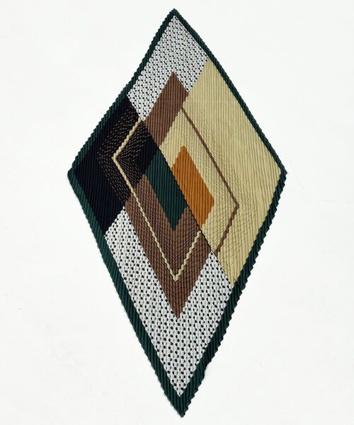 rps（アールピーエス）の「リング付きプリーツスカーフ（バンダナ/スカーフ・レディース・アイボリー/ブラック/ブラック系その他2/ライトベージュ/ホワイト系その他4/ダークグリーン/ブルー/オレンジ系その他/ライトグレー/ベージュ系その他/グリーン/レッド/ベージュ/ダークベージュ/ネイビー/イエロー・フリー）」の11枚目の写真