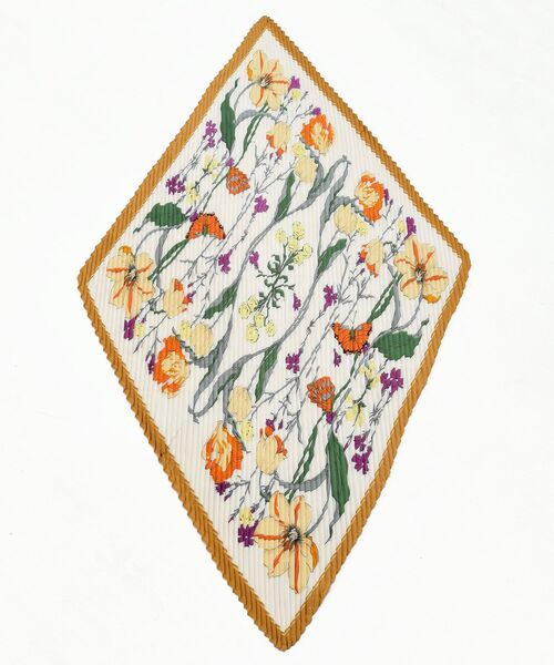 rps（アールピーエス）の「リング付きプリーツスカーフ（バンダナ/スカーフ・レディース・アイボリー/ブラック/ブラック系その他2/ライトベージュ/ホワイト系その他4/ダークグリーン/ブルー/オレンジ系その他/ライトグレー/ベージュ系その他/グリーン/レッド/ベージュ/ダークベージュ/ネイビー/イエロー・フリー）」の3枚目の写真