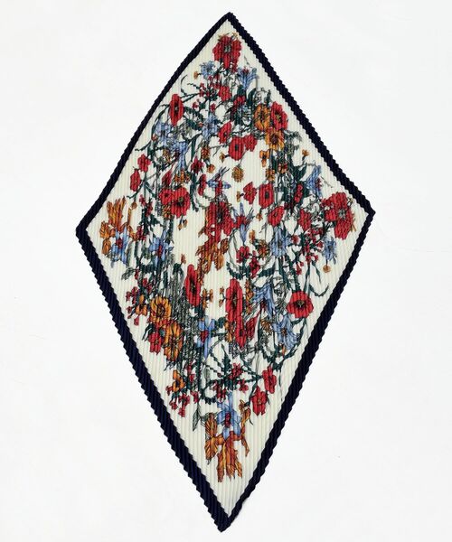 rps（アールピーエス）の「リング付きプリーツスカーフ（バンダナ/スカーフ・レディース・アイボリー/ブラック/ブラック系その他2/ライトベージュ/ホワイト系その他4/ダークグリーン/ブルー/オレンジ系その他/ライトグレー/ベージュ系その他/グリーン/レッド/ベージュ/ダークベージュ/ネイビー/イエロー・フリー）」の2枚目の写真