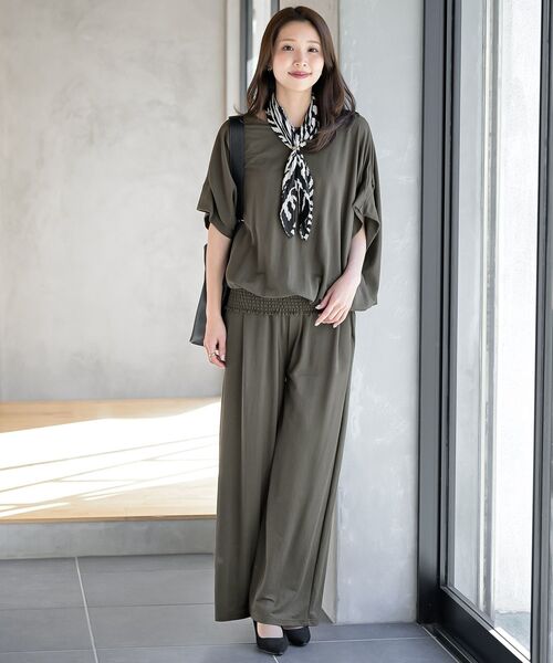 rps（アールピーエス）の「リング付きプリーツスカーフ（バンダナ/スカーフ・レディース・アイボリー/ブラック/ブラック系その他2/ライトベージュ/ホワイト系その他4/ダークグリーン/ブルー/オレンジ系その他/ライトグレー/ベージュ系その他/グリーン/レッド/ベージュ/ダークベージュ/ネイビー/イエロー・フリー）」の20枚目の写真