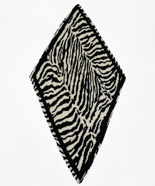 rps（アールピーエス）の「リング付きプリーツスカーフ（バンダナ/スカーフ・レディース・アイボリー/ブラック/ブラック系その他2/ライトベージュ/ホワイト系その他4/ダークグリーン/ブルー/オレンジ系その他/ライトグレー/ベージュ系その他/グリーン/レッド/ベージュ/ダークベージュ/ネイビー/イエロー・フリー）」の21枚目の写真