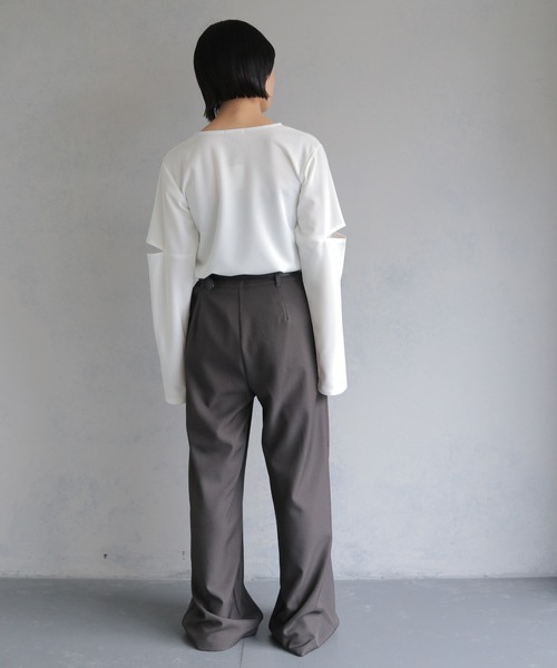 cheriella（シェリエラ）の「【cheriella】ジョーゼットカットアウトロンT GEORGETTE CUTOUT LONG TEE（Tシャツ/カットソー・レディース・ブルー/カーキ/ホワイト・M）」の14枚目の写真