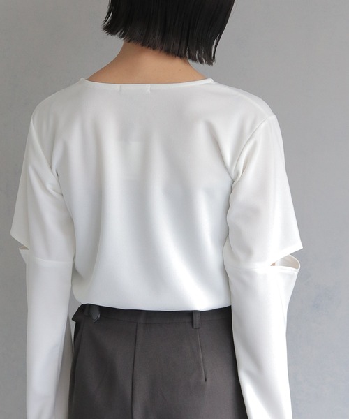 cheriella（シェリエラ）の「【cheriella】ジョーゼットカットアウトロンT GEORGETTE CUTOUT LONG TEE（Tシャツ/カットソー・レディース・ブルー/カーキ/ホワイト・M）」の21枚目の写真
