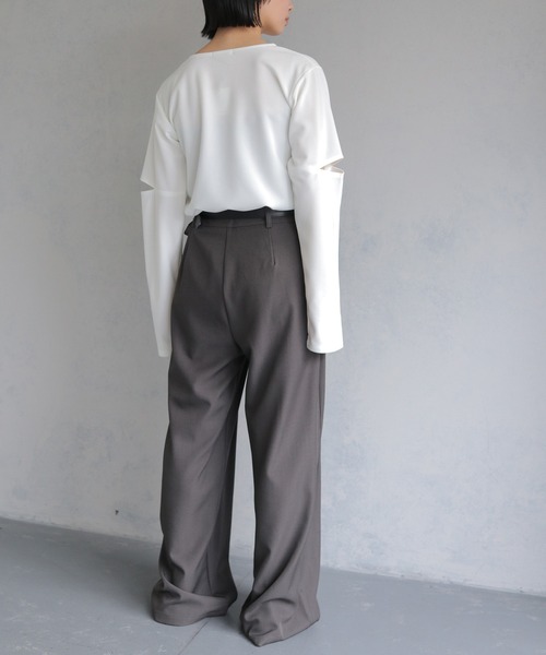 cheriella(シェリエラ)の「【cheriella】ジョーゼットカットアウトロンT GEORGETTE CUTOUT LONG TEE(Tシャツ/カットソー・レディース・ブルー/カーキ/ホワイト・M)」の16枚目の写真