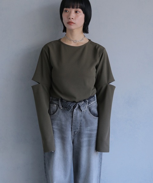 cheriella(シェリエラ)の「【cheriella】ジョーゼットカットアウトロンT GEORGETTE CUTOUT LONG TEE(Tシャツ/カットソー・レディース・ブルー/カーキ/ホワイト・M)」の18枚目の写真