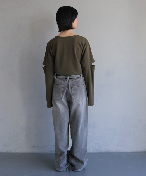 cheriella(シェリエラ)の「【cheriella】ジョーゼットカットアウトロンT GEORGETTE CUTOUT LONG TEE(Tシャツ/カットソー・レディース・ブルー/カーキ/ホワイト・M)」の12枚目の写真