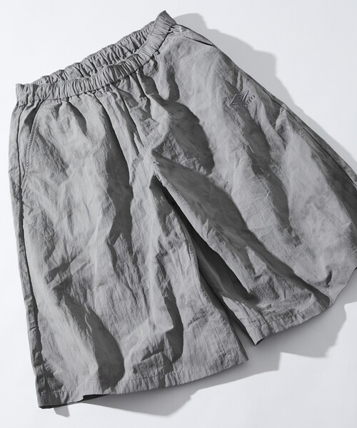 UMBRO（アンブロ）の「UMBRO/アンブロ 別注 Nylon Wide Shorts/ナイロン ワイドショートパンツ（その他パンツ・メンズ・チェック/グレー系/ベージュ系/ブラック/オフホワイト・MEDIUM/LARGE/X-LARGE）」の3枚目の写真