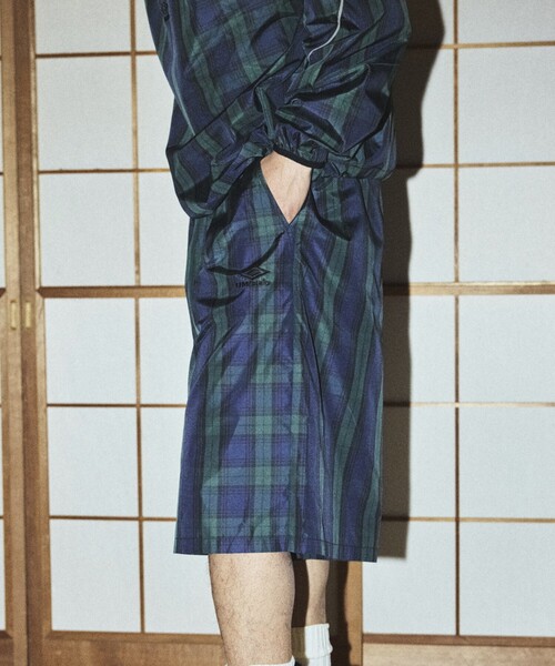 UMBRO（アンブロ）の「UMBRO/アンブロ 別注 Nylon Wide Shorts/ナイロン ワイドショートパンツ（その他パンツ・メンズ・チェック/グレー系/ベージュ系/ブラック/オフホワイト・MEDIUM/LARGE/X-LARGE）」の9枚目の写真