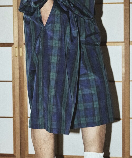 UMBRO（アンブロ）の「UMBRO/アンブロ 別注 Nylon Wide Shorts/ナイロン ワイドショートパンツ（その他パンツ・メンズ・チェック/グレー系/ベージュ系/ブラック/オフホワイト・MEDIUM/LARGE/X-LARGE）」の11枚目の写真