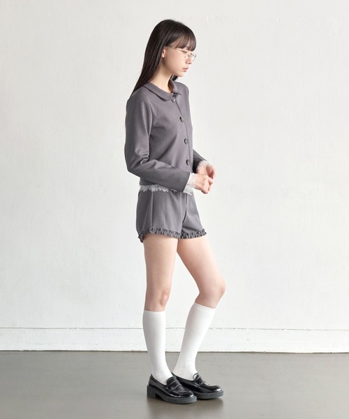 UNE MANSION（ユヌマンション）の「【UNE ORIGINAL】【セット着用可能】ラブリーロゼレースフリルショートパンツ（その他パンツ・レディース・チャコール/ブラック・SMALL/MEDIUM/LARGE）」の3枚目の写真