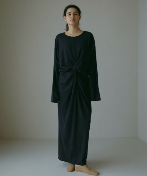 ETRE TOKYO（エトレトウキョウ）の「ウエストドレープロングワンピース（ワンピース・レディース・アイボリー/ネイビー・S/M）」の5枚目の写真