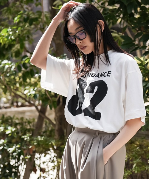 mili an deni(ミリアンデニ)の「半袖カレッジナンバリングTシャツ(Tシャツ/カットソー・レディース・ブラック/オフホワイト/チャコールグレー・M/L)」の5枚目の写真