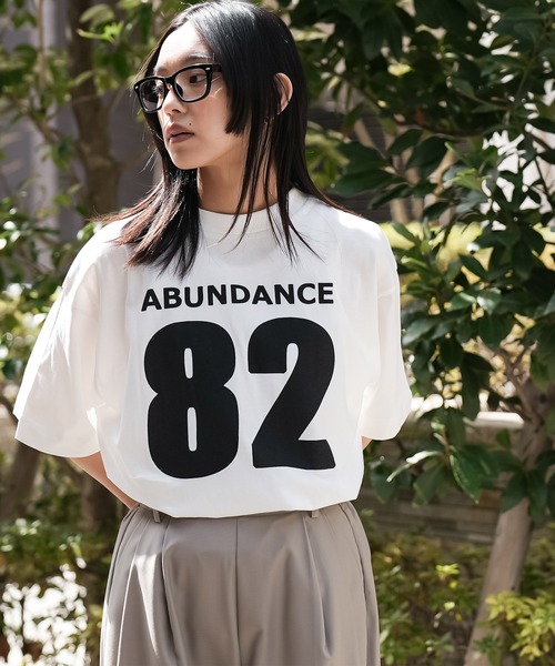 mili an deni(ミリアンデニ)の「半袖カレッジナンバリングTシャツ(Tシャツ/カットソー・レディース・ブラック/オフホワイト/チャコールグレー・M/L)」の6枚目の写真