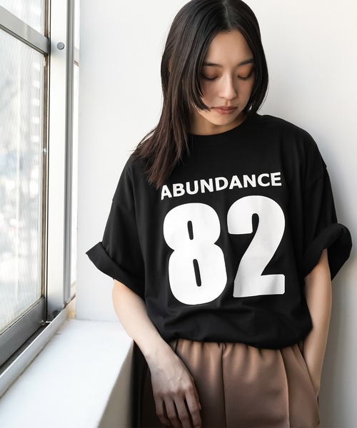 mili an deni(ミリアンデニ)の「半袖カレッジナンバリングTシャツ(Tシャツ/カットソー・レディース・ブラック/オフホワイト/チャコールグレー・M/L)」の9枚目の写真