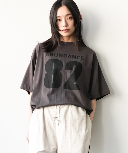 mili an deni(ミリアンデニ)の「半袖カレッジナンバリングTシャツ(Tシャツ/カットソー・レディース・ブラック/オフホワイト/チャコールグレー・M/L)」の14枚目の写真