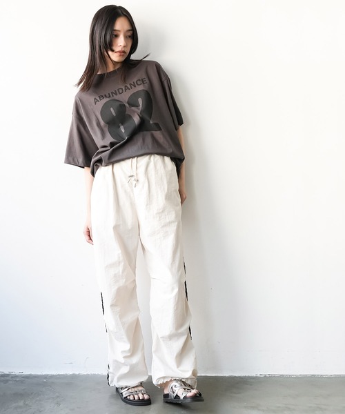 mili an deni(ミリアンデニ)の「半袖カレッジナンバリングTシャツ(Tシャツ/カットソー・レディース・ブラック/オフホワイト/チャコールグレー・M/L)」の15枚目の写真
