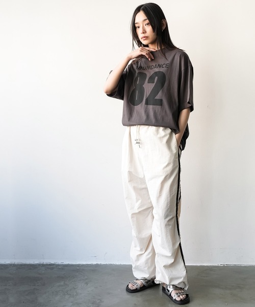 mili an deni(ミリアンデニ)の「半袖カレッジナンバリングTシャツ(Tシャツ/カットソー・レディース・ブラック/オフホワイト/チャコールグレー・M/L)」の16枚目の写真