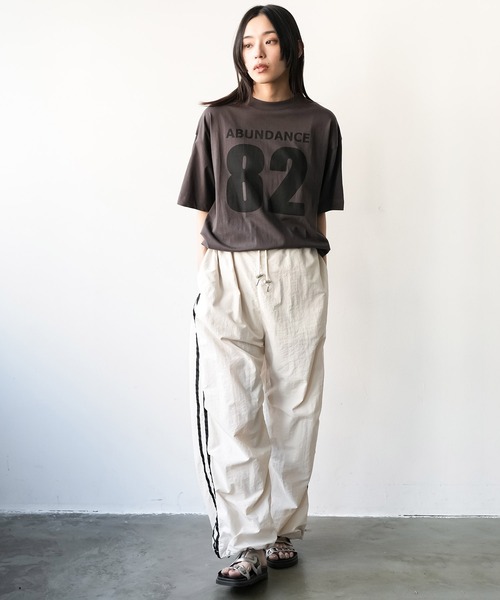 mili an deni(ミリアンデニ)の「半袖カレッジナンバリングTシャツ(Tシャツ/カットソー・レディース・ブラック/オフホワイト/チャコールグレー・M/L)」の17枚目の写真