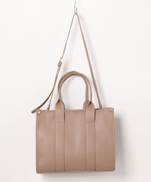 florist(フローリスト)の「【A4収納可・2WAY】レザータッチプレーントート/ショルダーバッグ/ビジネスバッグ(トートバッグ・レディース・キャメル/ホワイト/ベージュ/ブラック/ライラック・FREE)」の21枚目の写真