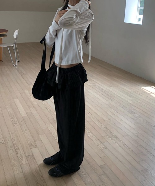 Teem Store(チームストア)の「ウエストティアードフリル ストライプワイドスラックスパンツ(スラックス・レディース・ブラック/チャコール・F)」の16枚目の写真