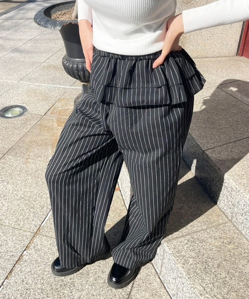 Teem Store(チームストア)の「ウエストティアードフリル ストライプワイドスラックスパンツ(スラックス・レディース・ブラック/チャコール・F)」の5枚目の写真