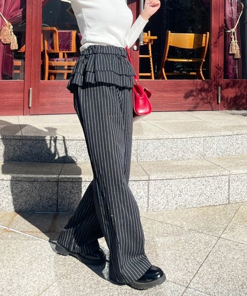 Teem Store(チームストア)の「ウエストティアードフリル ストライプワイドスラックスパンツ(スラックス・レディース・ブラック/チャコール・F)」の6枚目の写真
