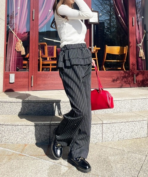 Teem Store(チームストア)の「ウエストティアードフリル ストライプワイドスラックスパンツ(スラックス・レディース・ブラック/チャコール・F)」の7枚目の写真