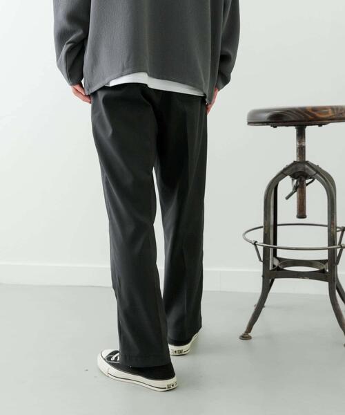 ITEMS URBANRESEARCH(アイテムズ アーバンリサーチ)の「1-tuckストレッチイージーパンツ(その他パンツ・メンズ・ブラック/ブラウン/ベージュ/グレー・MEDIUM/LARGE)」の14枚目の写真