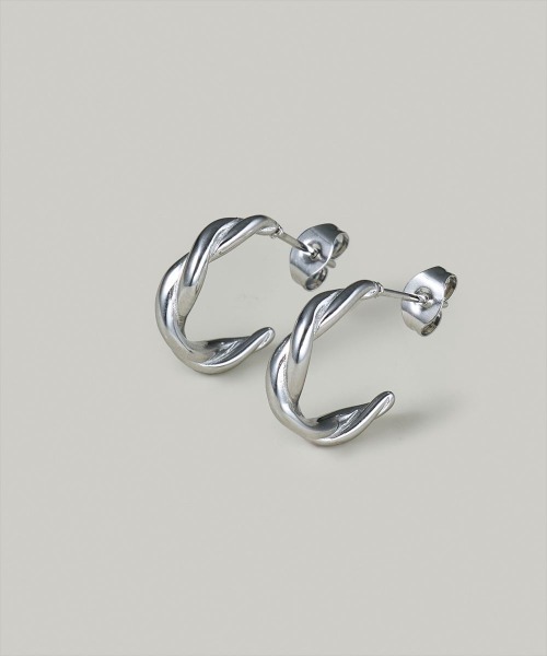Jolie Toujours（ジョリトゥジュール）の「【汗や水に強い】〈ステンレス〉ツイストフープピアス（ピアス（両耳用）・レディース・ゴールド/シルバー・FREE）」の2枚目の写真